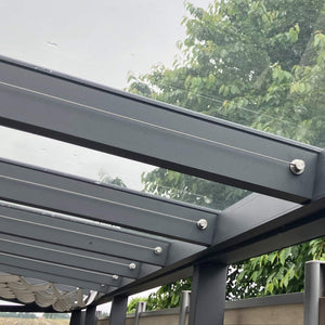 Ruhige Optik und klares Design der Spannseile im Terrassendach für den Sonnenschutz Wolkenbahn von SPANNMAXXL mit Edelstahlspannseilen