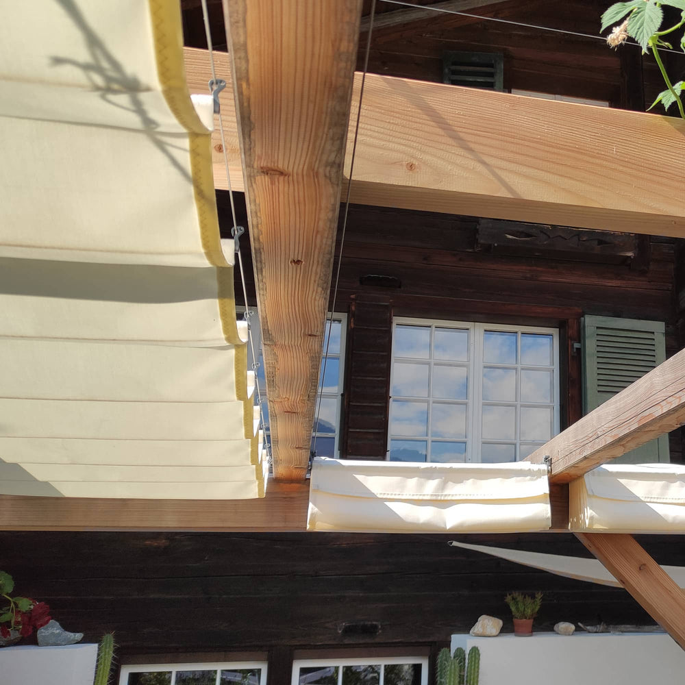 Pergola-Markise mit passgenauer Seilspanntechnik als Textiles Pergoladach und Überdachung in der Garten-Terrasse