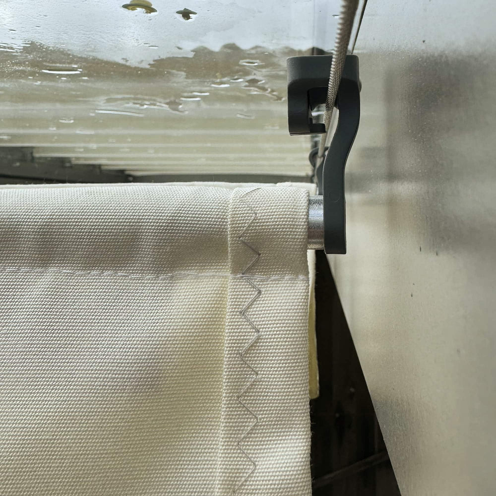 In einem Bild gleich viel beste Materialien, die den Unterschied machen: Acryltextil, Edelstahl-Spannseile, faserverstärktes UV-Polyamid und Aluminium