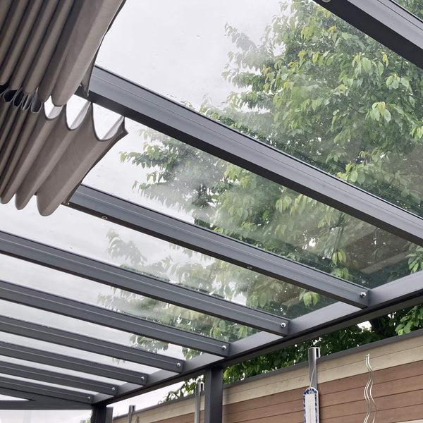 Baldachinmarkise im Pergoladach aus Aluminium mit passgenauen Spannseilen von SPANN-MAXXL