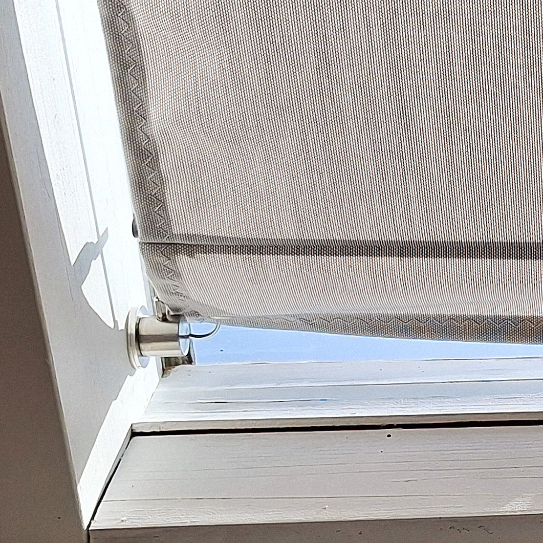 Ecke der Wolkenbahn mit Öse verbunden mit einem Steckbolzen am Ring