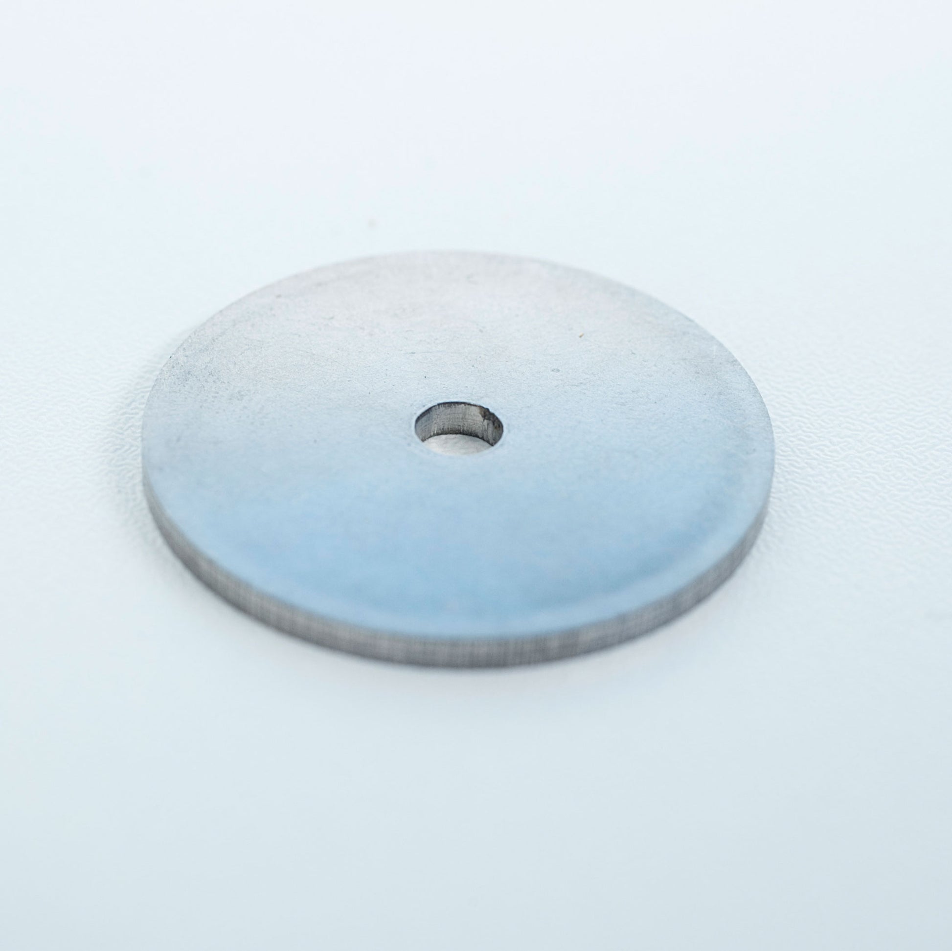 Fundamentteller – für die Stabilisierung der Edelstahlzylinder im SPANNMAXXL-Beschattungs-System