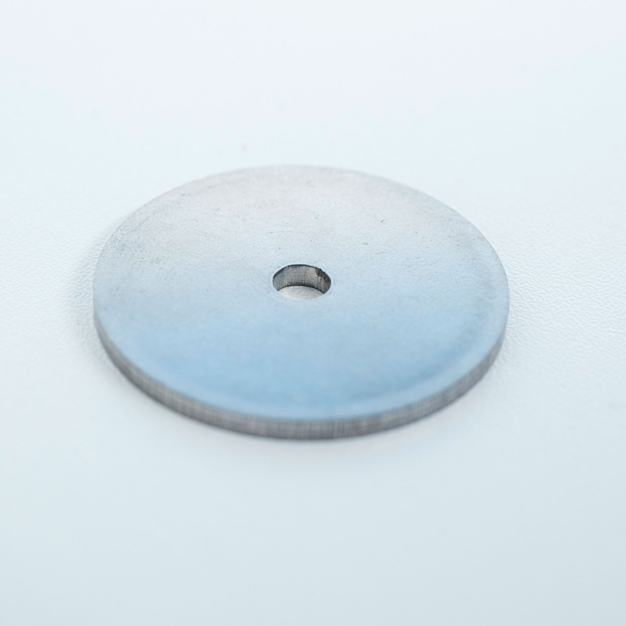 Fundamentteller – für die Stabilisierung der Edelstahlzylinder im SPANNMAXXL-Beschattungs-System