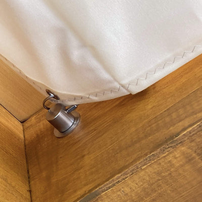 Hochwertige und langlebige Materialien der Pergolamarkisen von SPANNMAXXL mit Acryl-stoffen, Edelstahl und einer sichtbarer Zick-Zack-Ziernaht