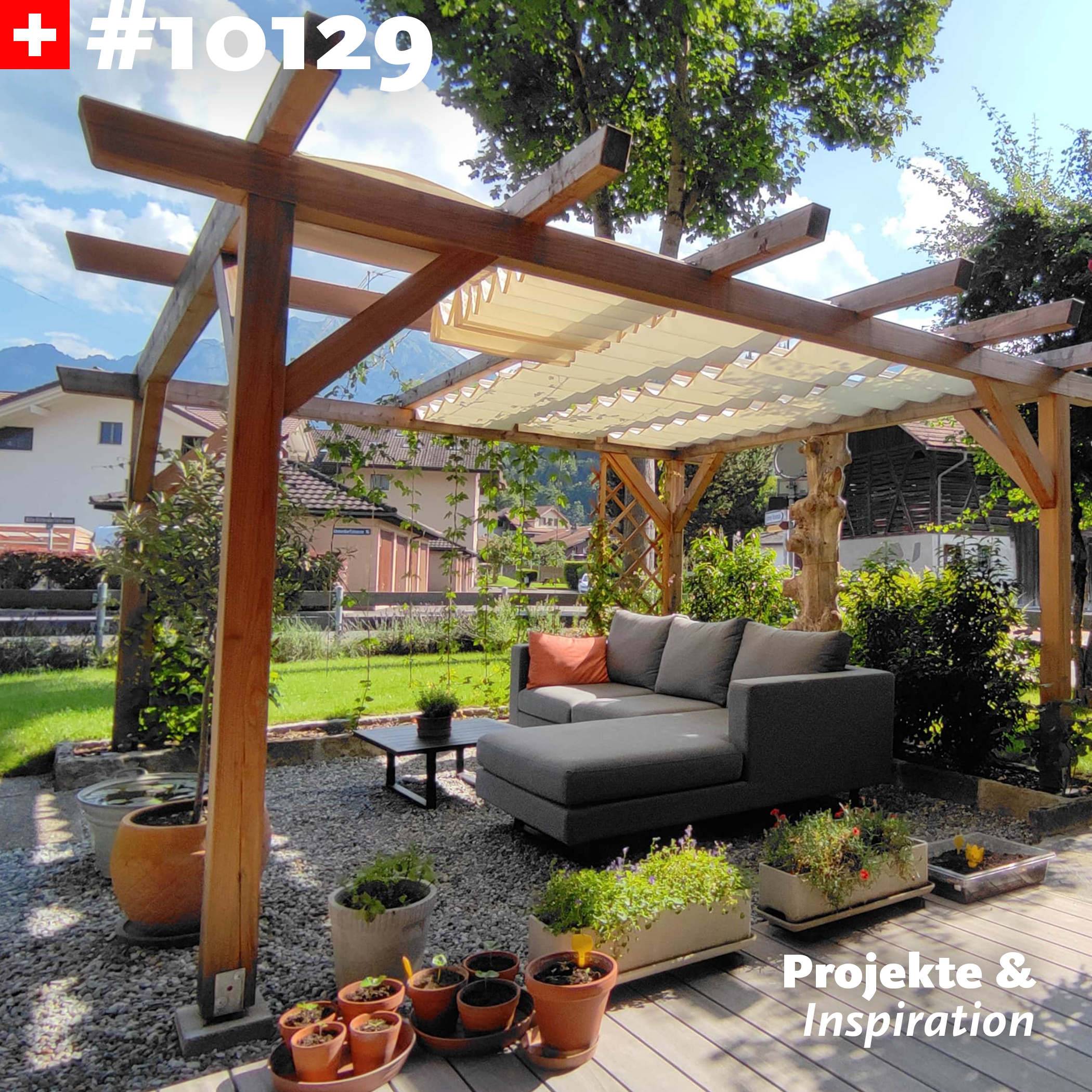 Pergolamarkisen-Beschattung unter Holzpergola mit exklusiven und passgenauen Edelstahl -Spannseilen – SPANNMAXXL-Wolkenbahn.