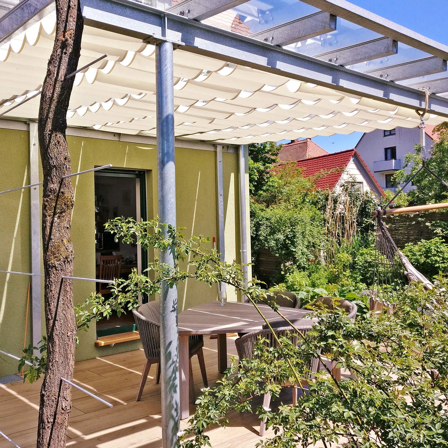 Sonnenschutz-System-im Terrassendach 