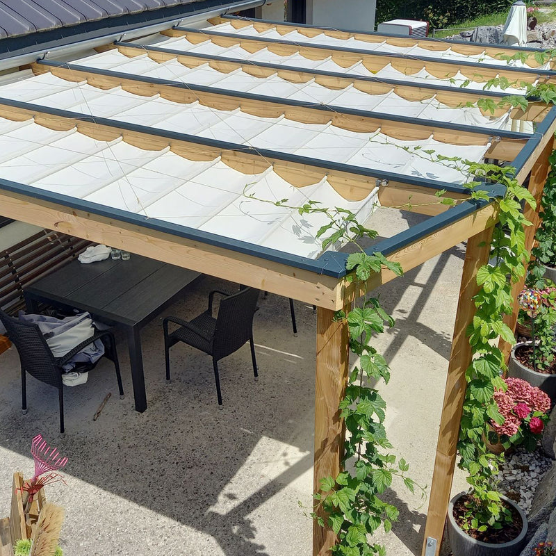 Spannseilmarkisen-Beschattung-in Terrassendach-Pergola
