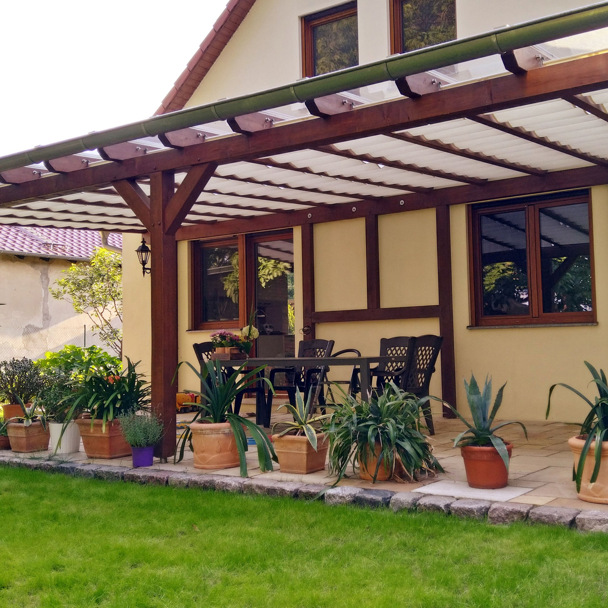 Terrassenbeschattung-System-Terrassendach