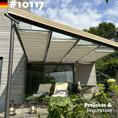 Terrassenüberdachung aus Holz mit Seilspannmarkise als Beschattung und Sonnenschutz im Ruhrgebiet mit schöner Aussicht.