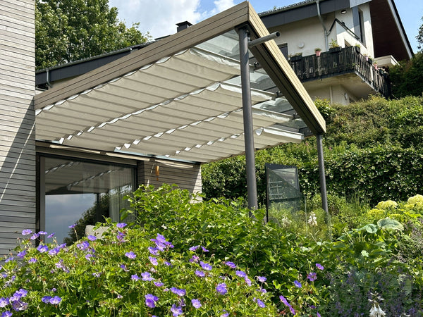 Terrassenbeschattung im Terrassendach mit Seilspannmarkisen-Wolkenbahnen mit SPANNMAXXL-Seilspann-Technik zum selber machen.