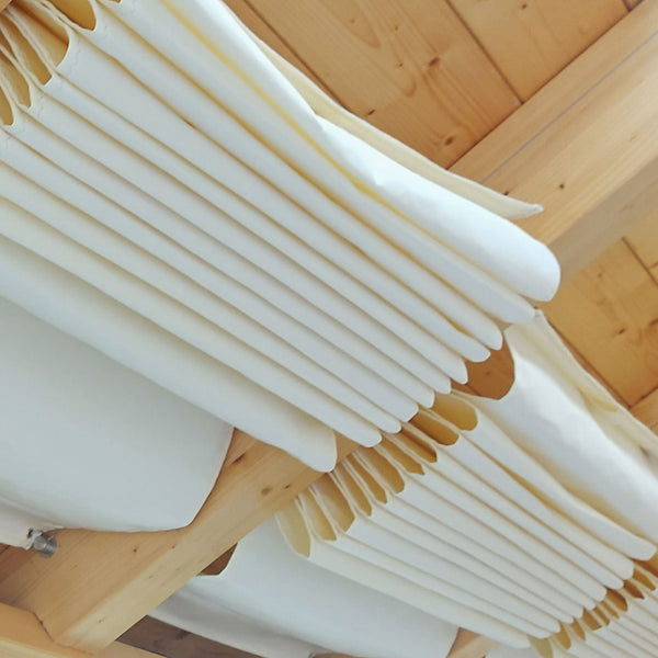 Vorteil 03 der SPANNMAXXL-Beschattung mit Alurohren im Tunnel ergibt kompakte Pakete bei Wolkenbahnen im Dach von Terrasse