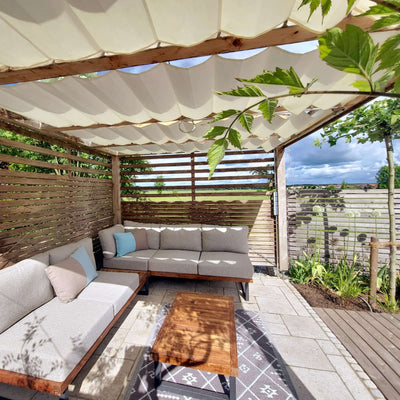 Wolkenbahnen von SPANNMAXXL als Pergolamarkise im Terrassendach aus Holz zur Beschattung und Sonnenschutz