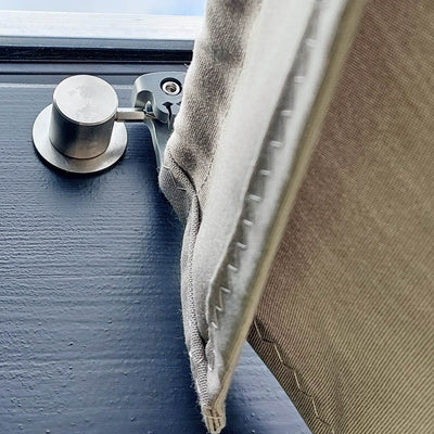 Drei Premium-Materialien in einem Bild – faserverstärktes UV-Polyamid-Edelstahl und Acryl-Gewebe für besonders hohe Langlebigkeit