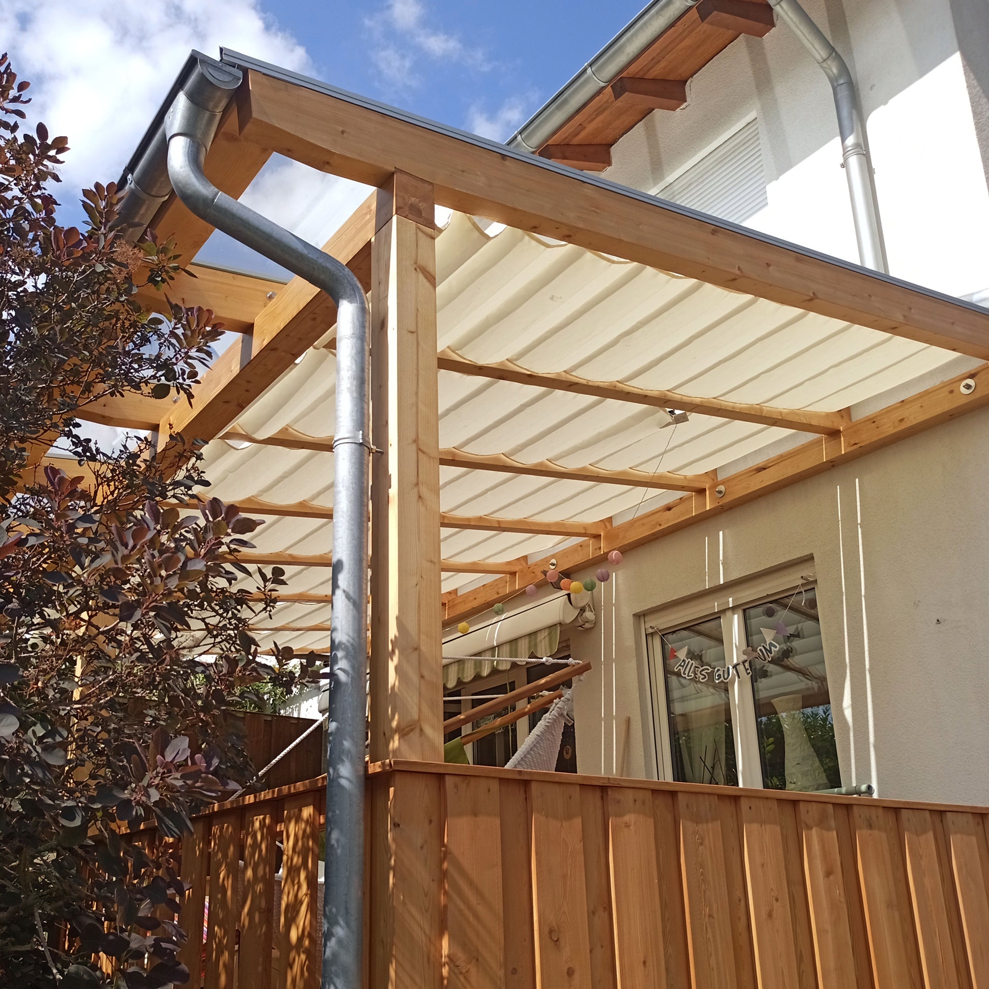 Faltmarkise-Spannmaxxl-Markisen-Beschattung-Holz-Terrassendach