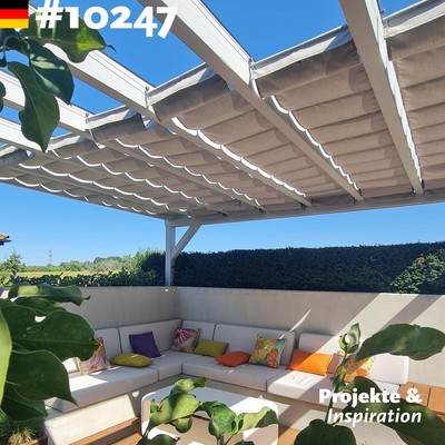 Seilspannmarkise auf Maß in Pergola-Terrassendach zwischen den Sparren mit passgenauen Spannseilen aus Edelstahl