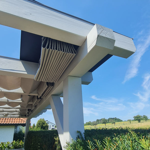 Seilspannmarkise als Komplettset im Terrassendach zwischen den Sparren montiert nach Maß gefertigt und einfache Montage
