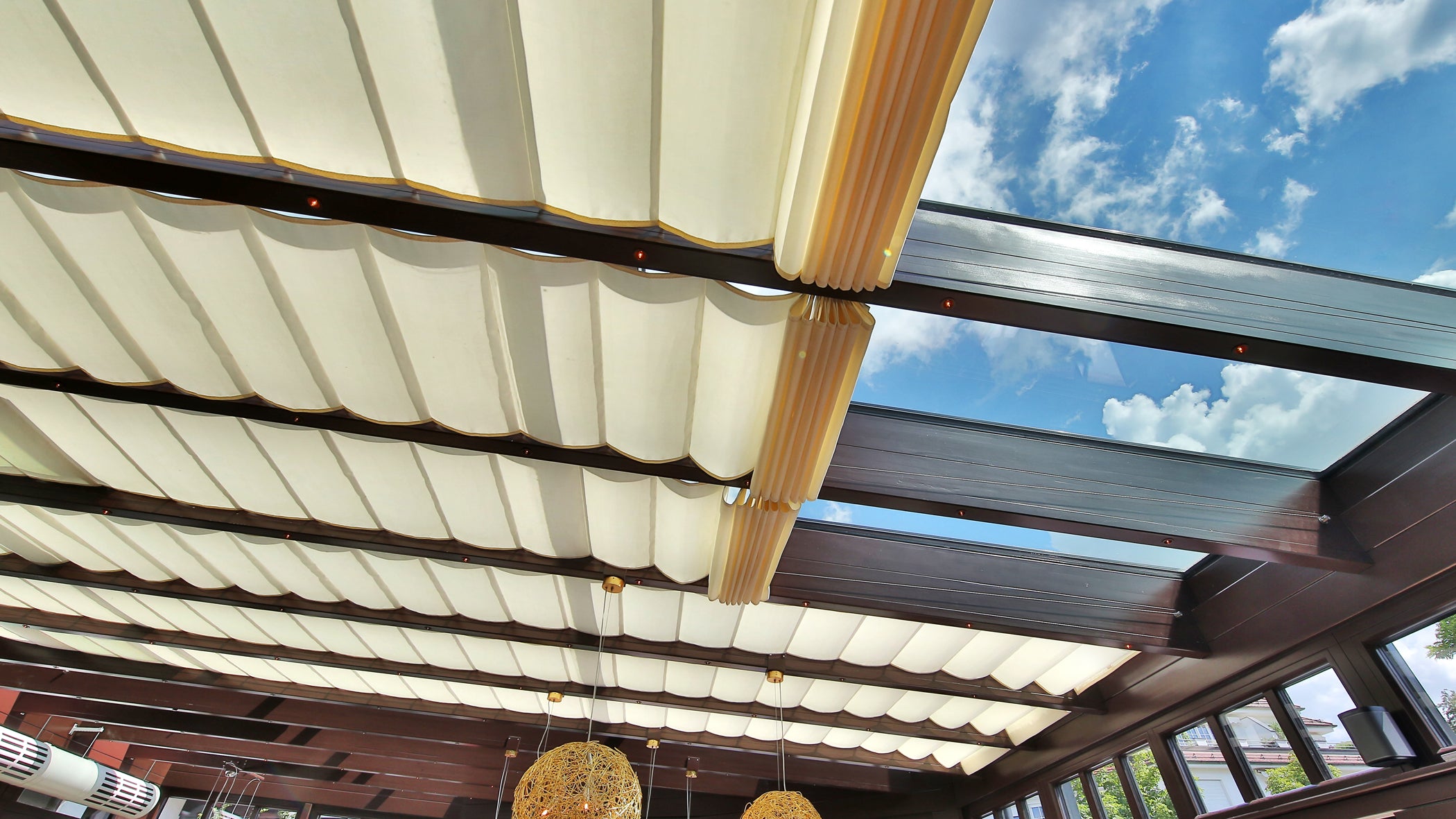 Wintergartenbeschattung-innenbeschattung an Spannseilen